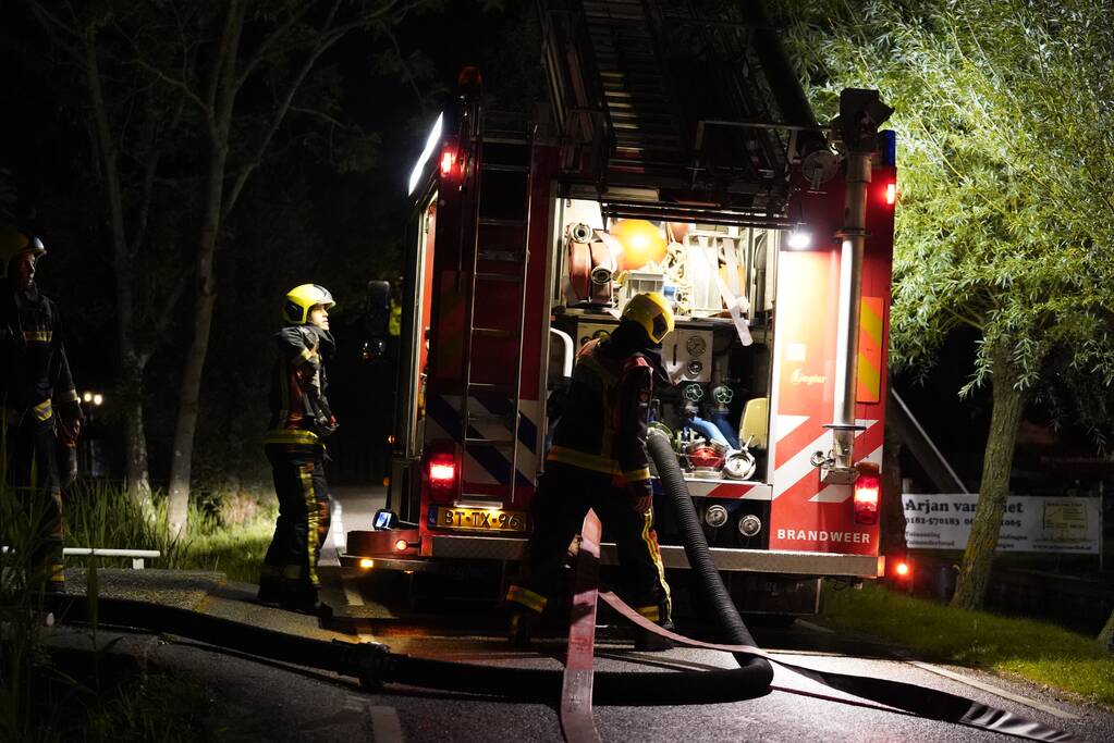 Flinke buitenbrand op terrein van hovenier