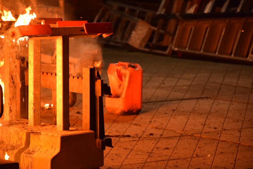 Flinke buitenbrand op terrein van hovenier