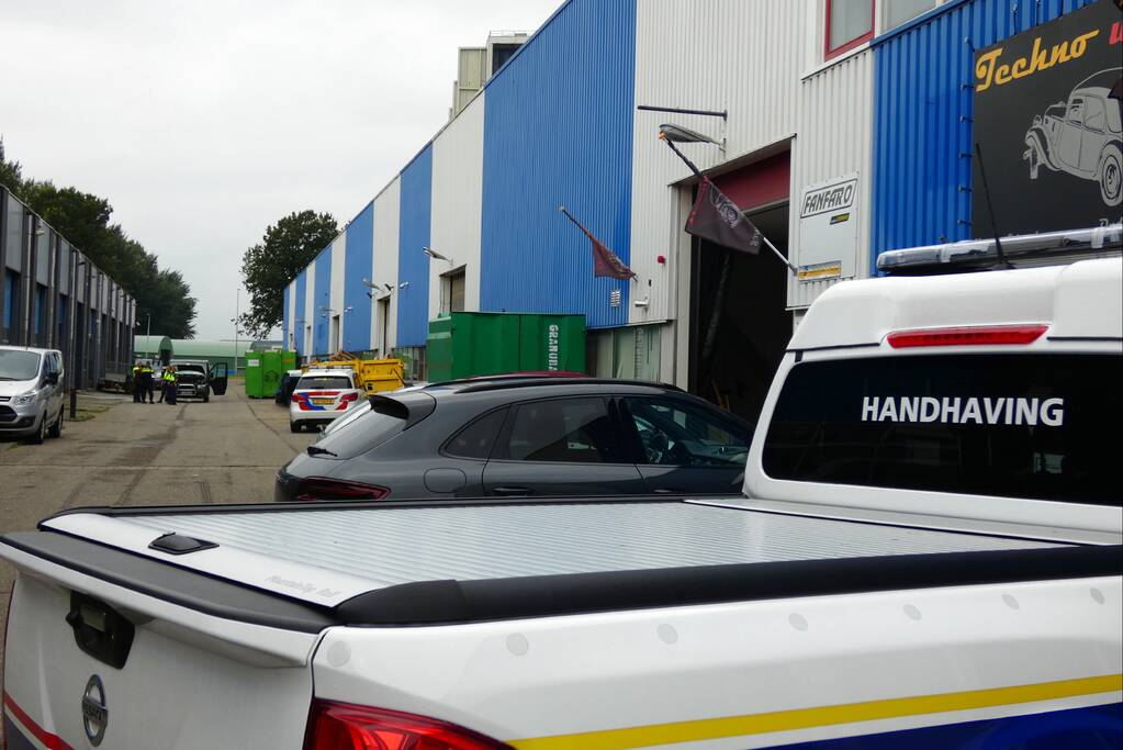 Brand in motorcompartiment van bestelbus