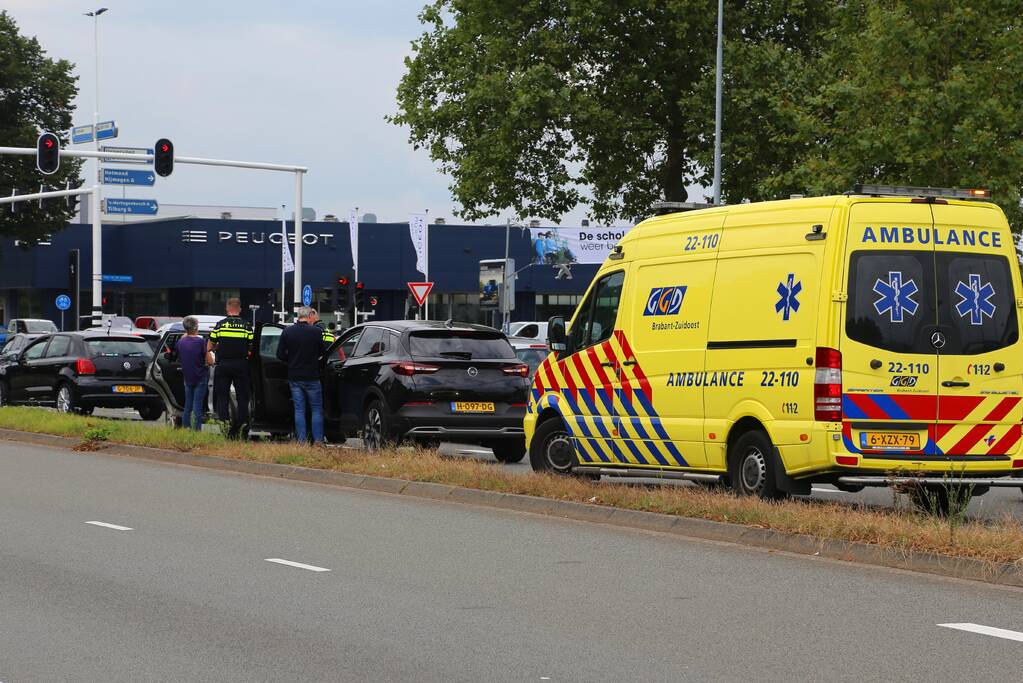 Kop-staart botsing voor stoplicht