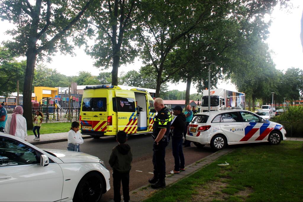 Voetganger voor openbare basisschool Angelslo aangereden