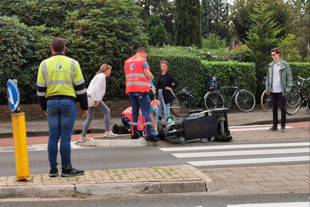 Man in scootmobiel loopt hoofdwond op
