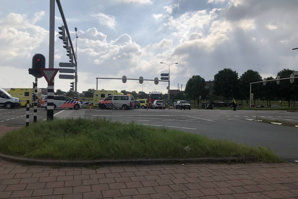 Meerdere gewonden bij ongeval met scooters en bestelbus