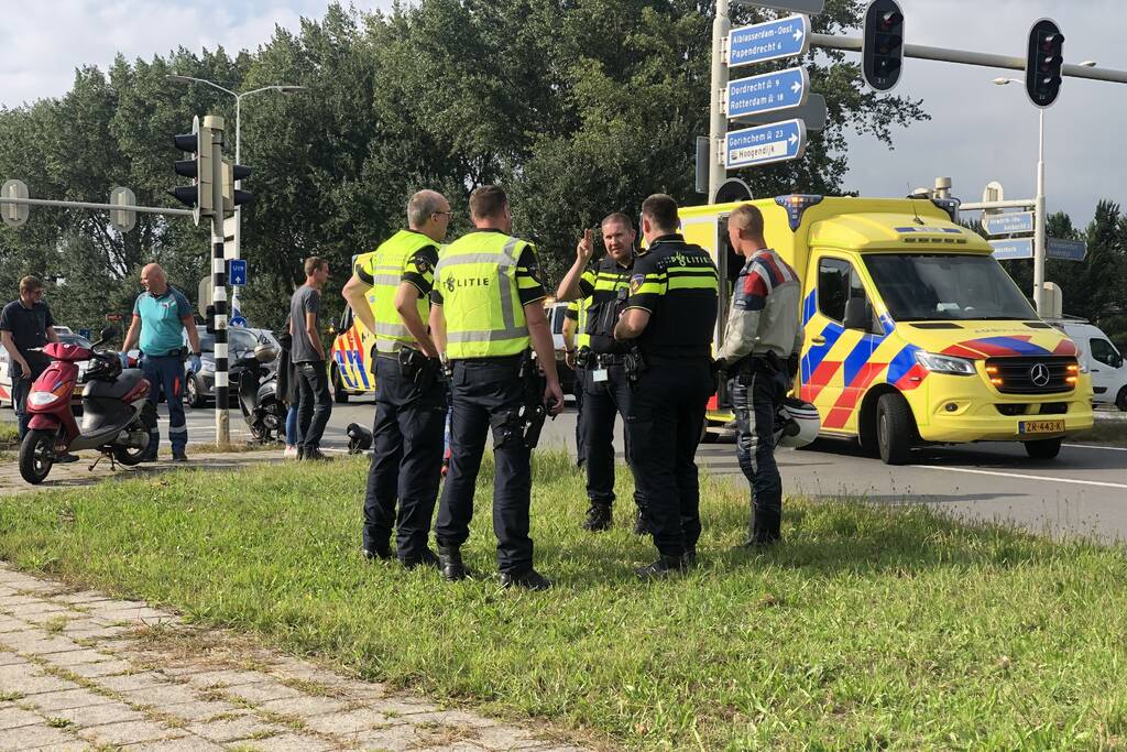 Meerdere gewonden bij ongeval met scooters en bestelbus