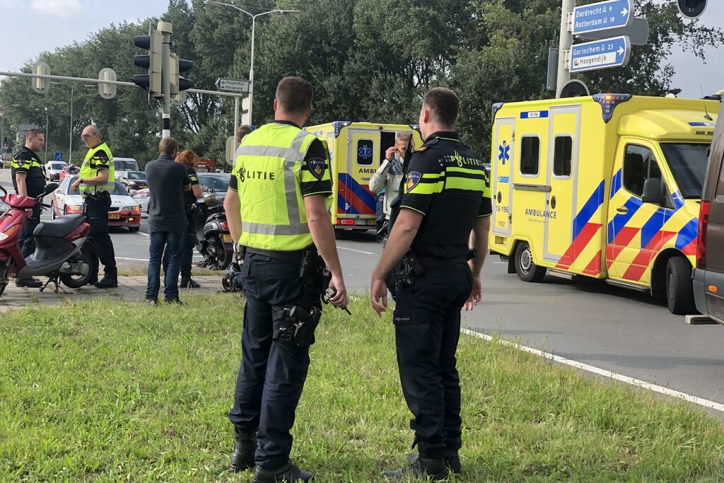 Meerdere gewonden bij ongeval met scooters en bestelbus