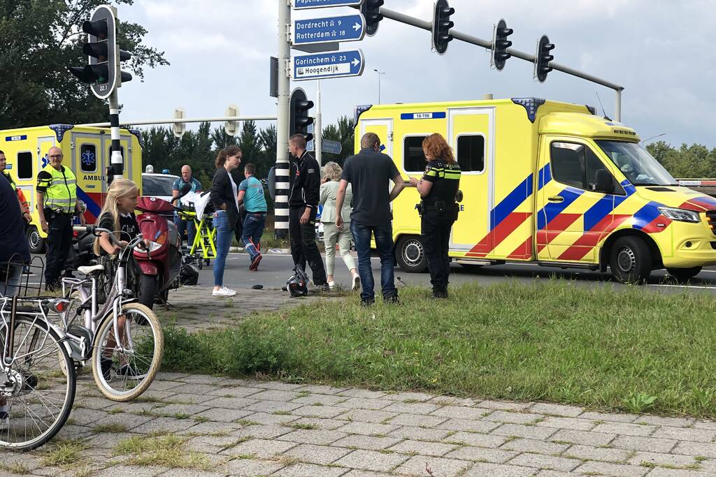 Meerdere gewonden bij ongeval met scooters en bestelbus
