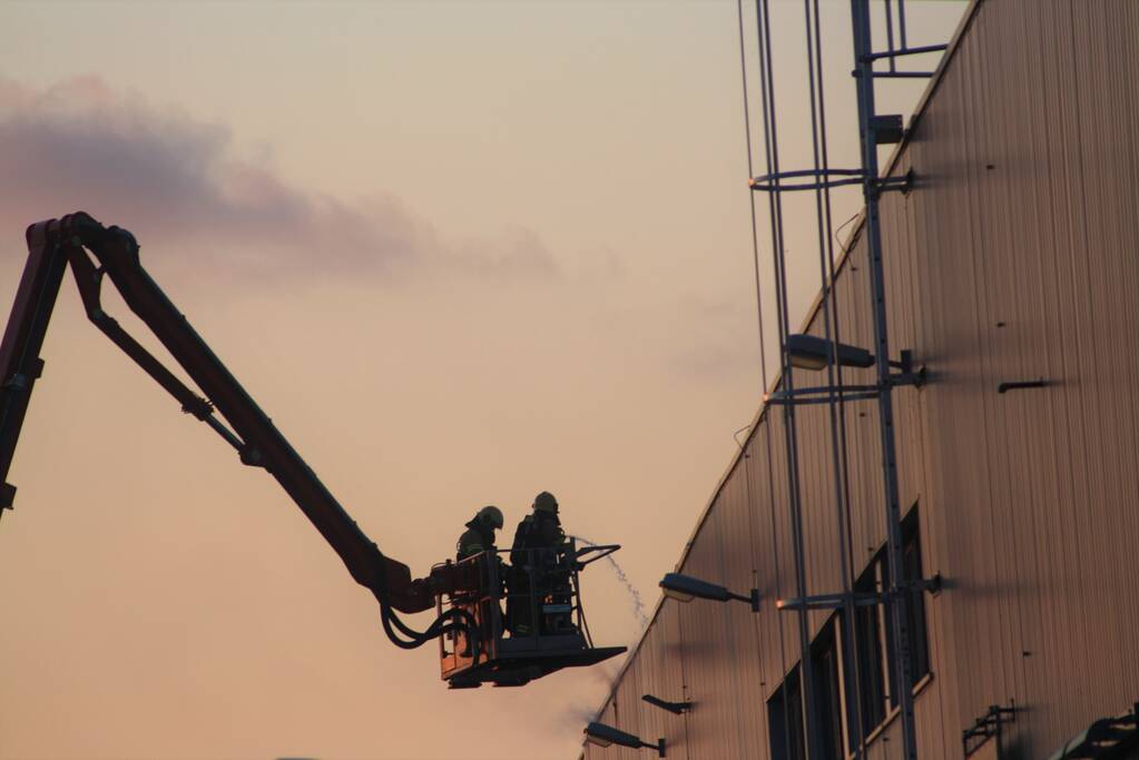 Grote uitslaande brand bij Extrusie fabriek