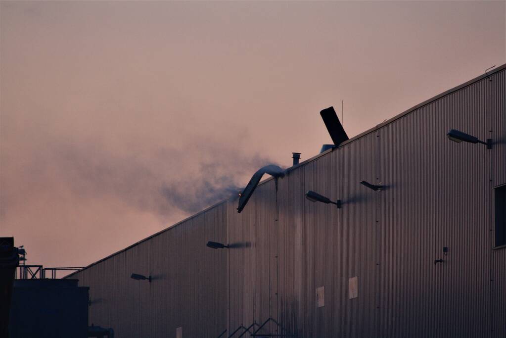 Grote uitslaande brand bij Extrusie fabriek