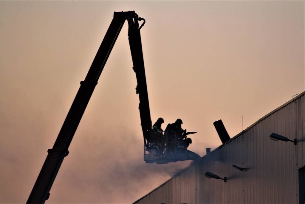Grote uitslaande brand bij Extrusie fabriek