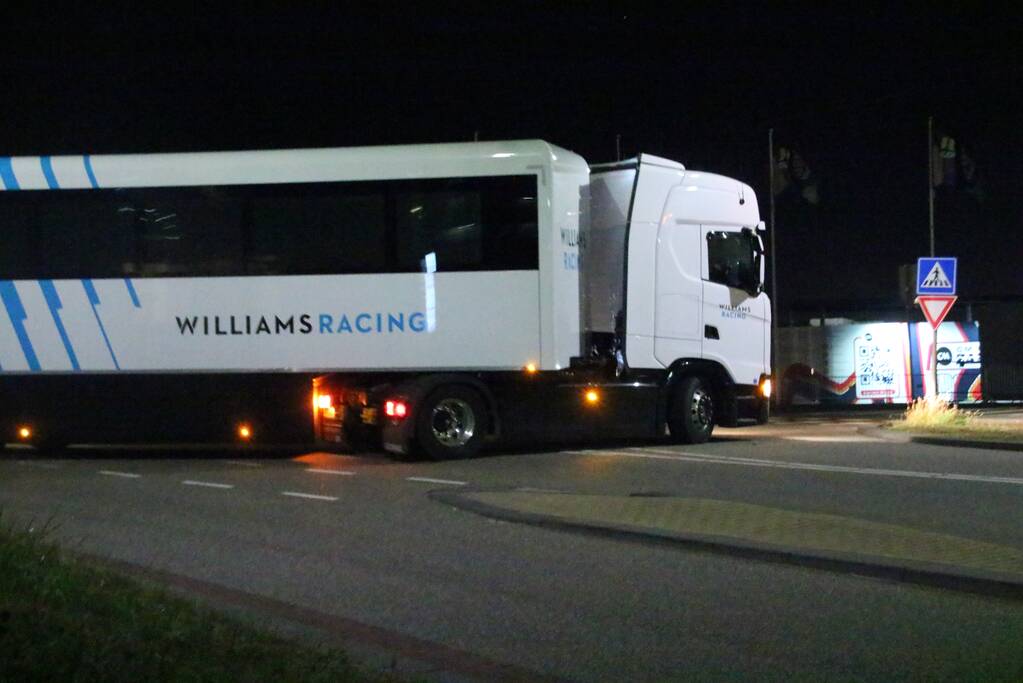 F1-teams en wagens arriveren op Zandvoort