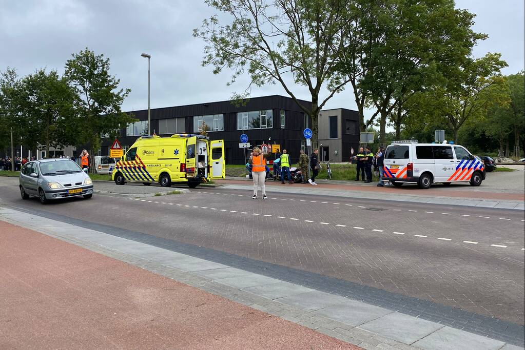 Scooterrijder gewond bij aanrijding op fietspad