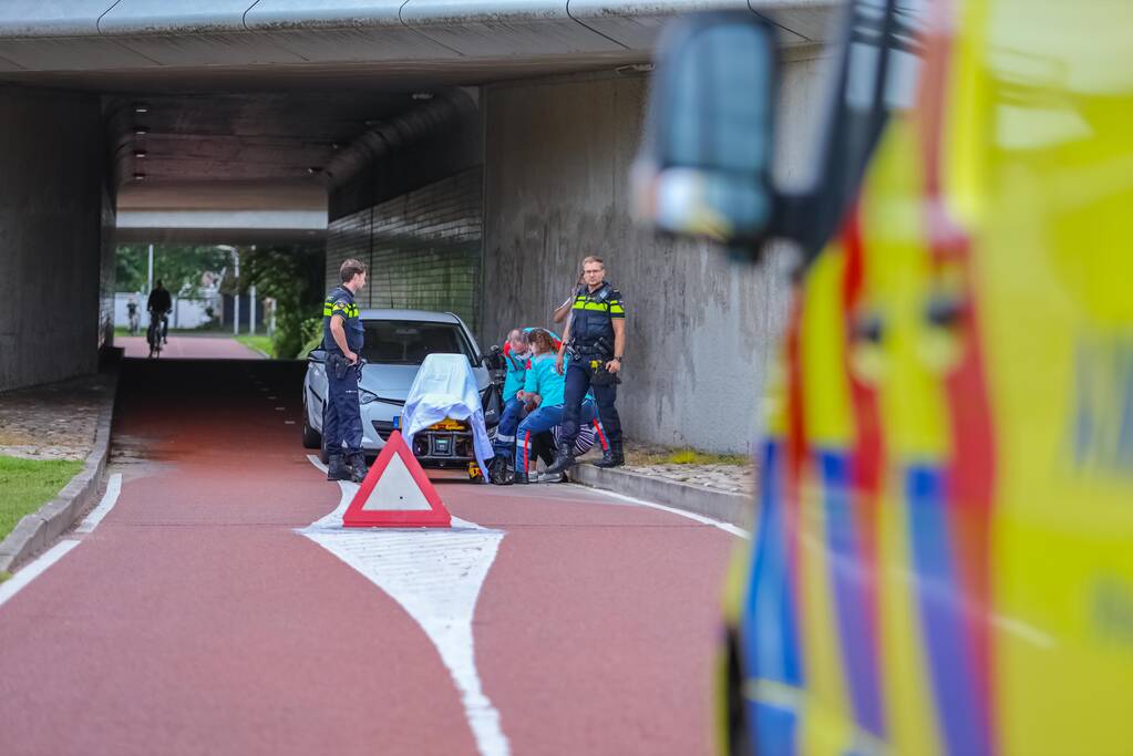Scooterrijder slaat op de vlucht na aanrijding