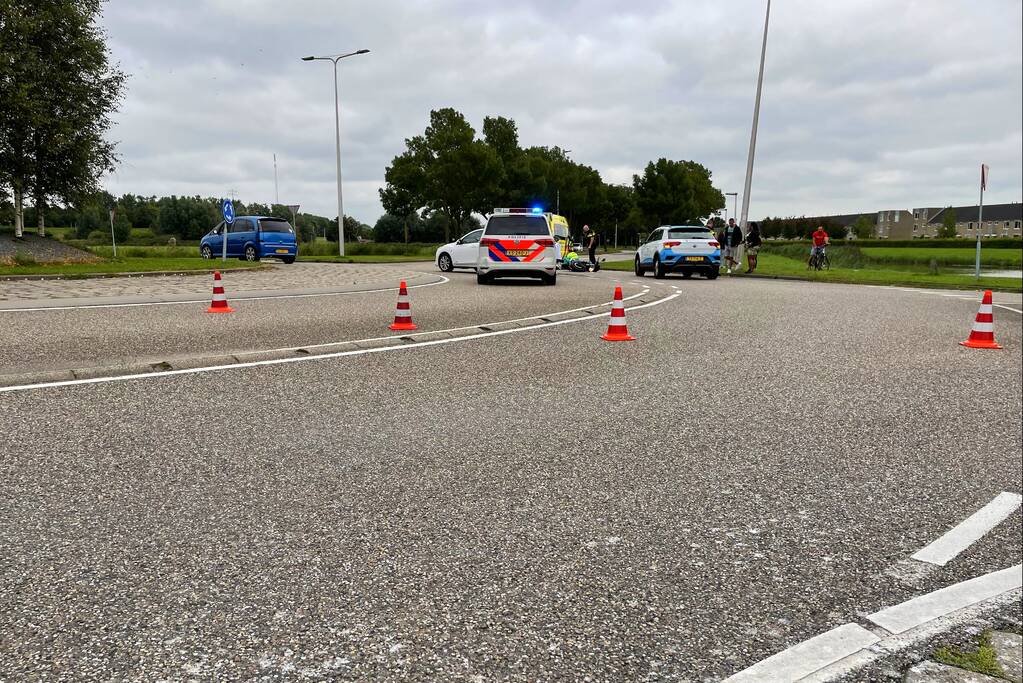 Motorrijder gewond bij botsing op rotonde