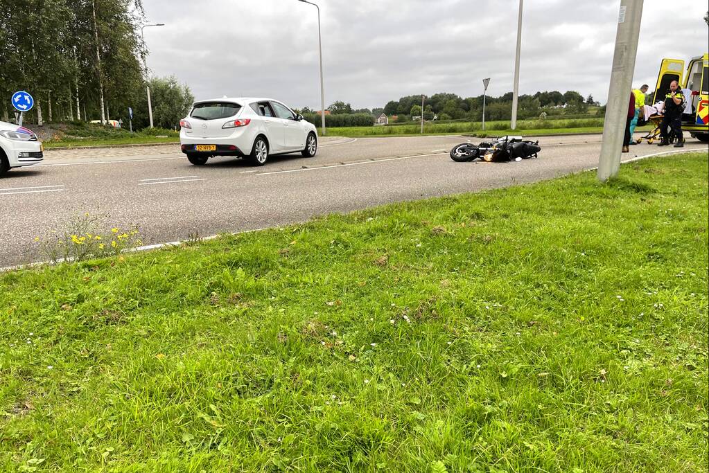 Motorrijder gewond bij botsing op rotonde