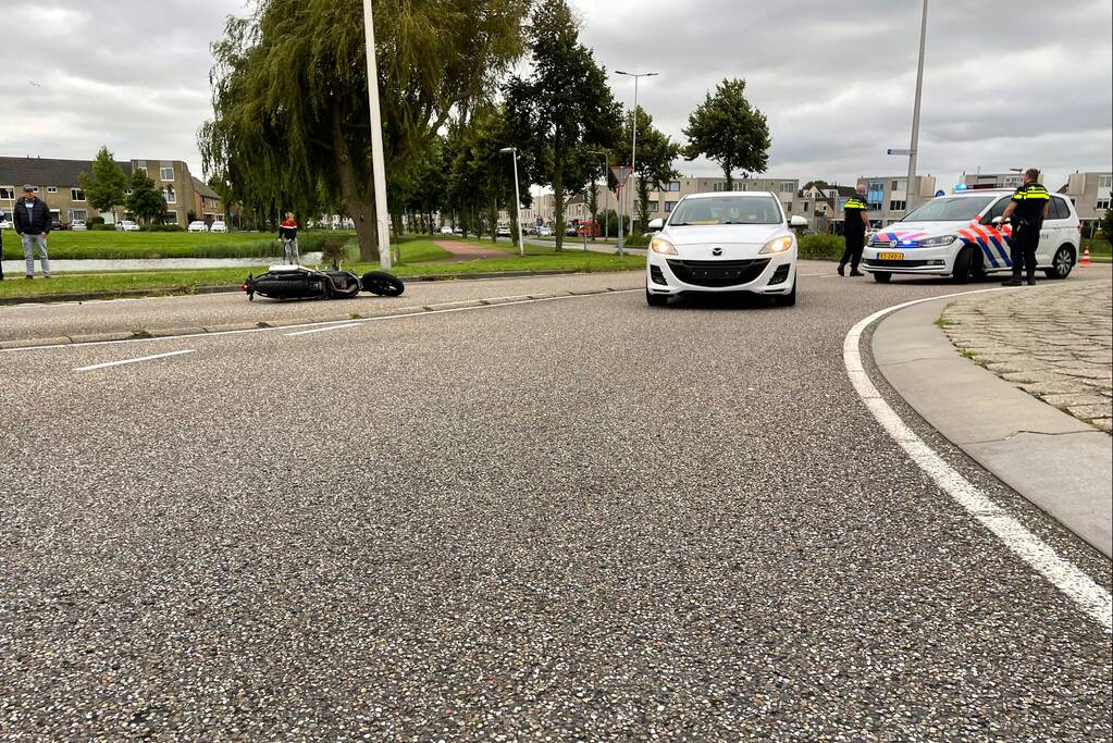 Motorrijder gewond bij botsing op rotonde