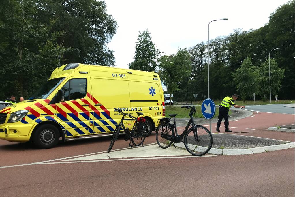 Fietser gaat onderuit een raakt gewond