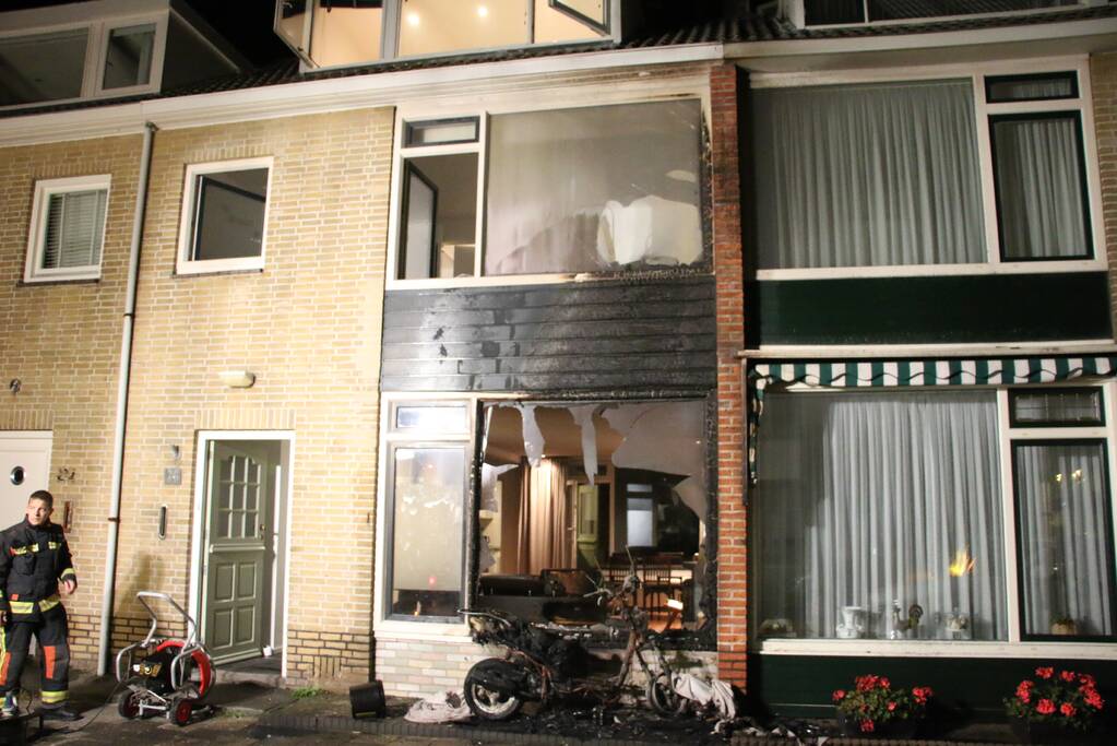 Scooterbrand slaat over na woning