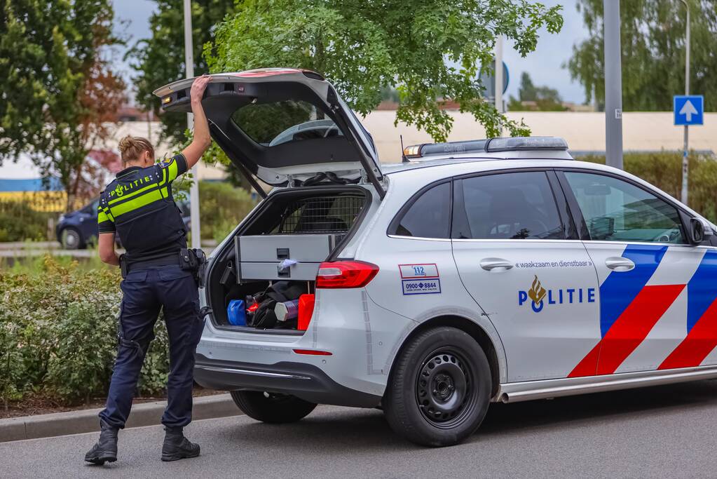 Overstekende scooterrijdster aangereden door automobilist Eemplein