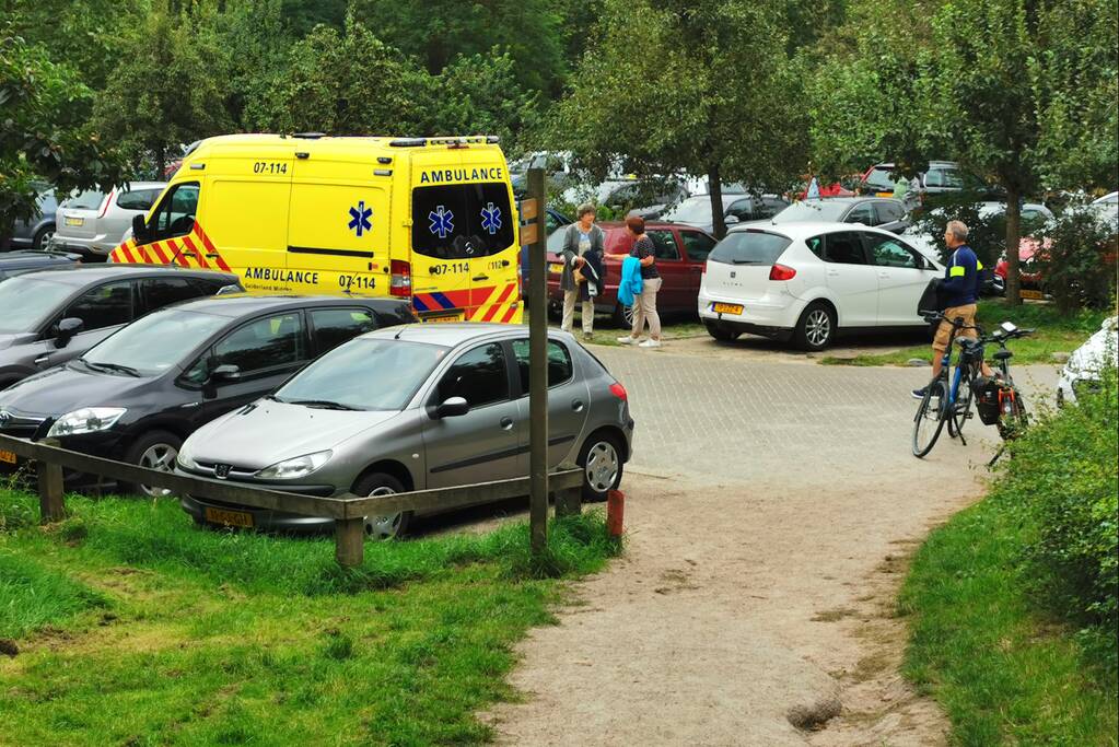 Botsing tijdens inparkeren op parkeerplaats
