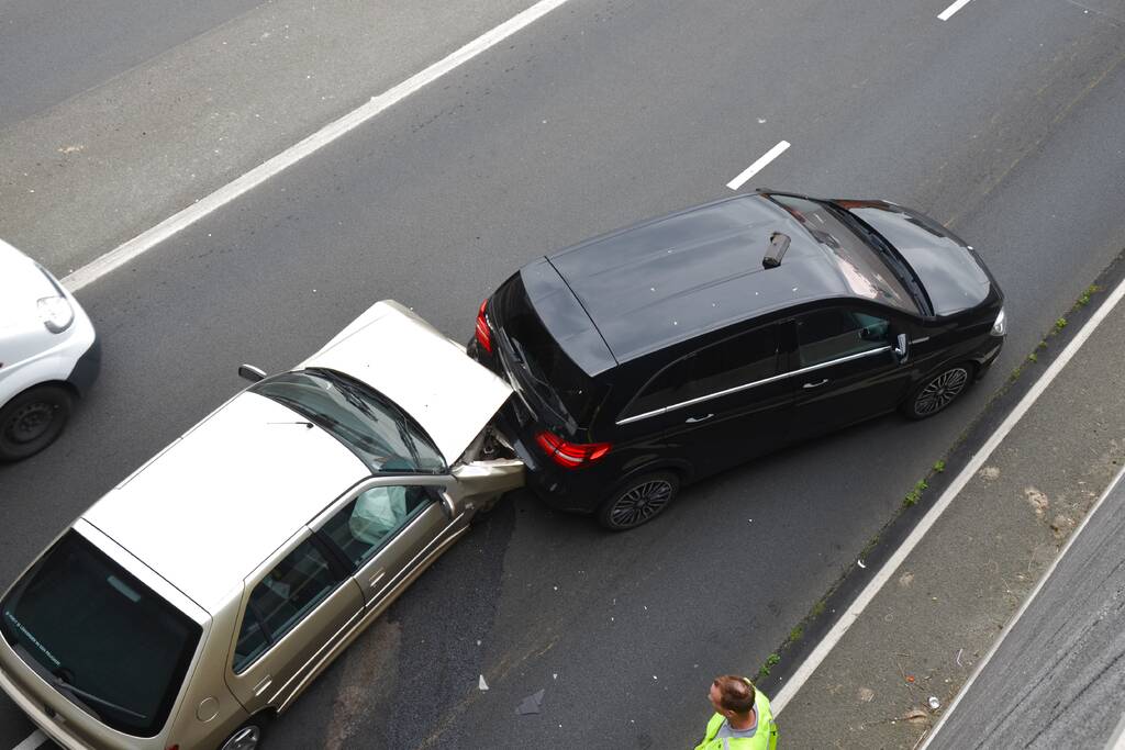 Flinke schade bij botsing M C Escher Akwaduct