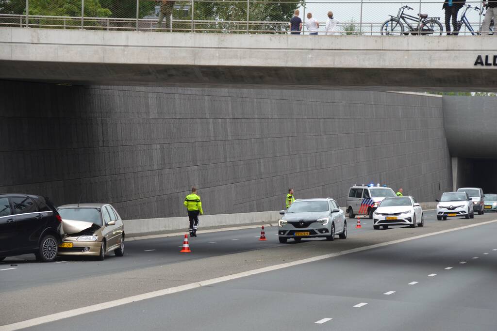 Flinke schade bij botsing M C Escher Akwaduct