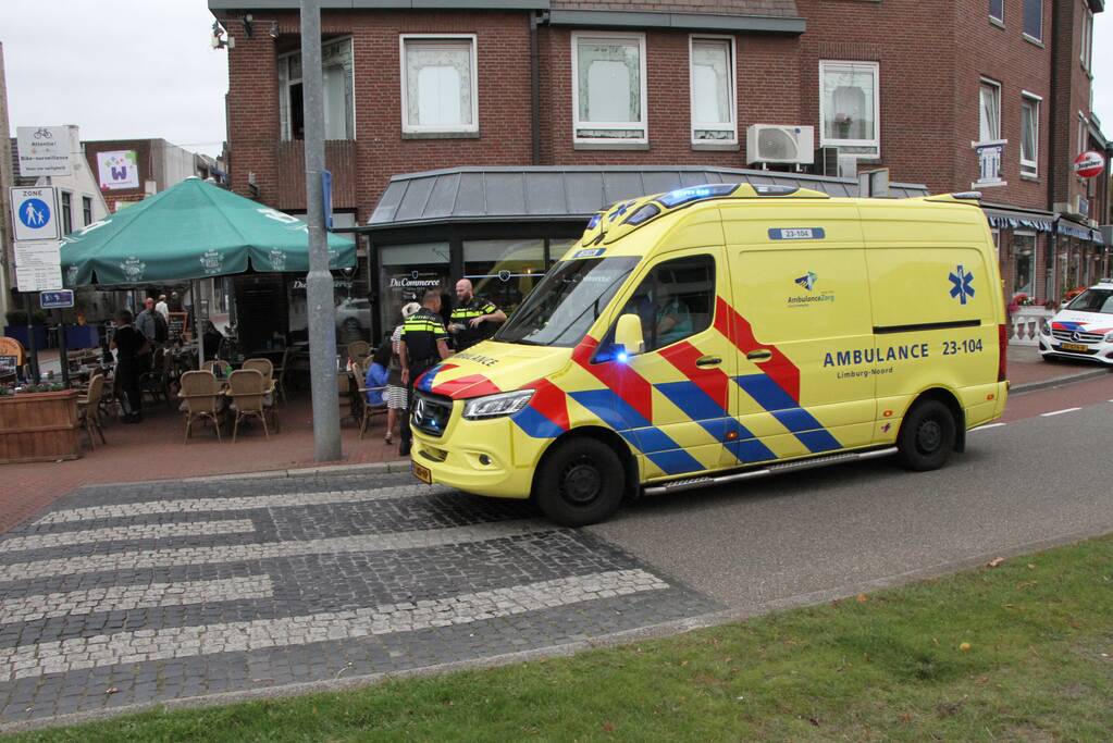 Vrouw gewond bij botsing met bestelbus