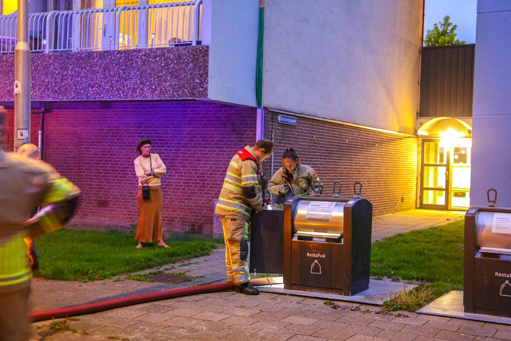 Brand in ondergrondse vuil container