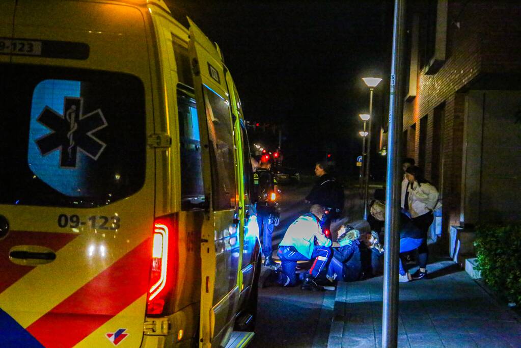 Scooterrijdster en passagier gewond door ongeval