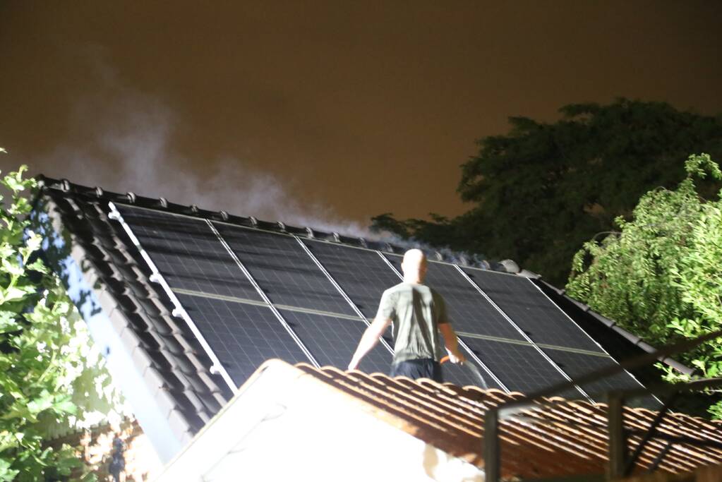 Politie doet onderzoek naar oorzaak brand garage