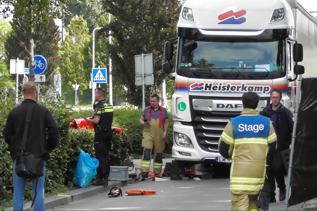 Fietser ernstig gewond bij ongeluk met vrachtauto