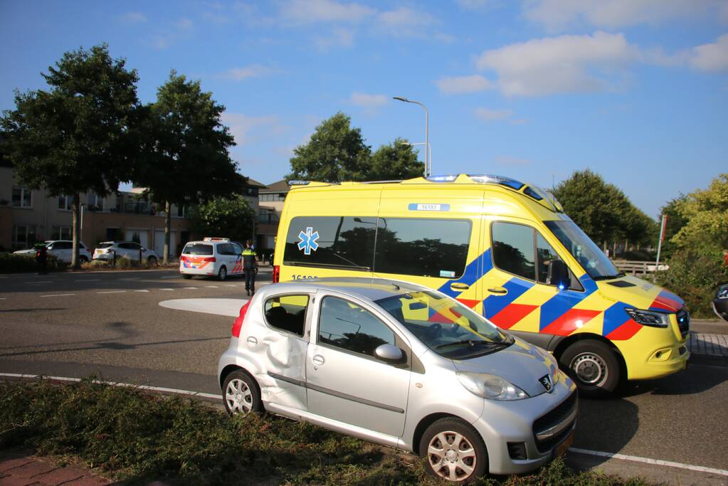 Scooterrijder gewond bij aanrijding met auto