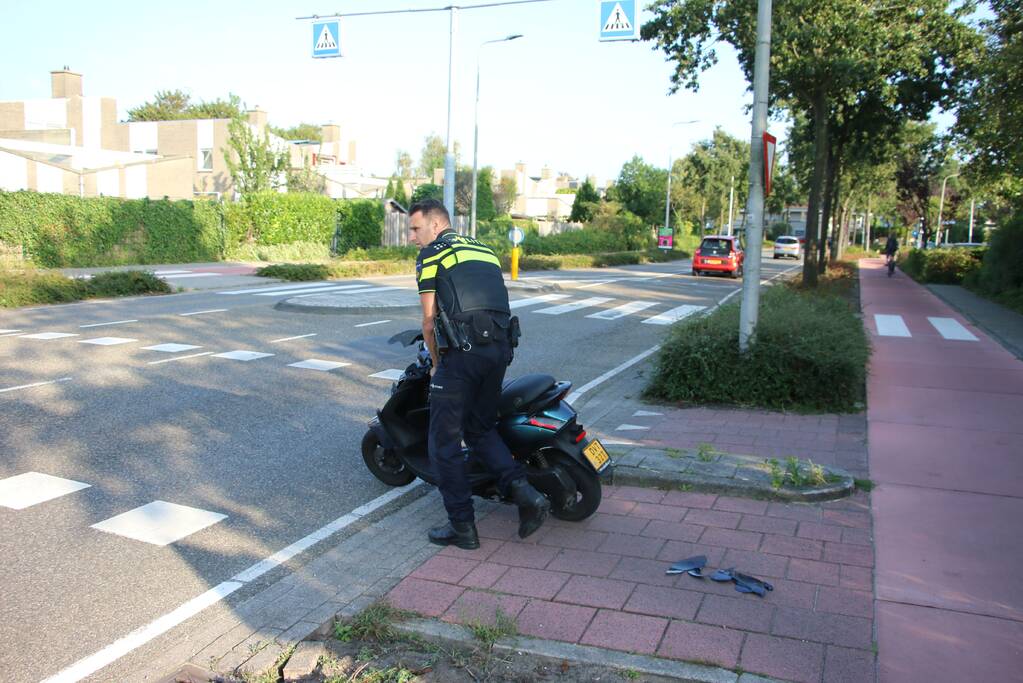 Scooterrijder gewond bij aanrijding met auto