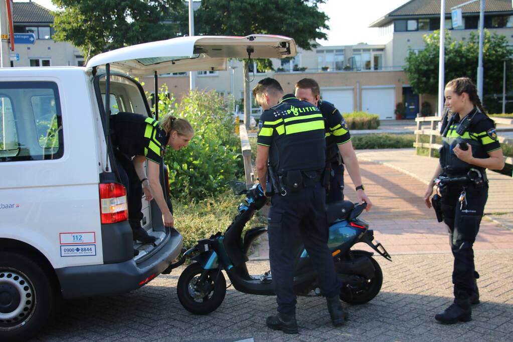 Scooterrijder gewond bij aanrijding met auto