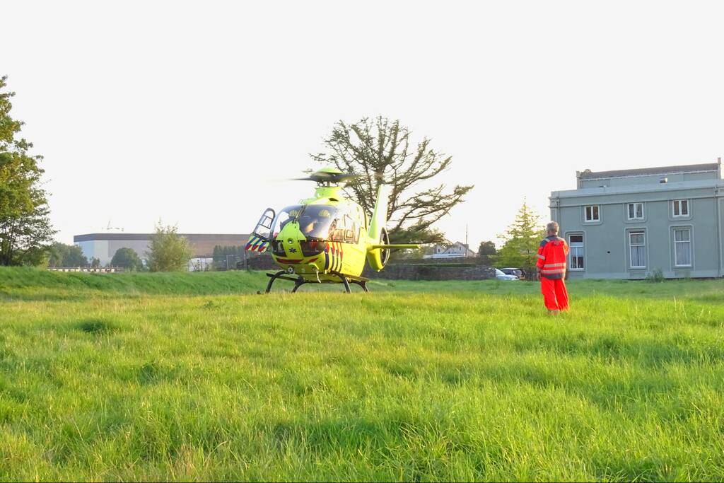 Man loopt brandwonden op aan boord