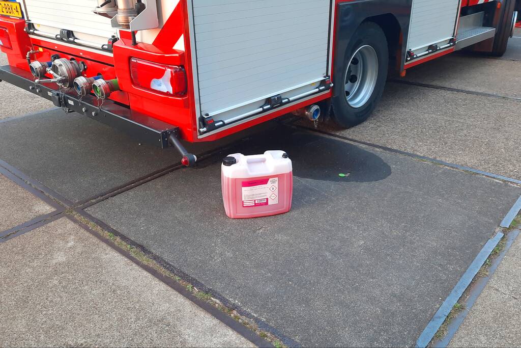 Man loopt brandwonden op aan boord