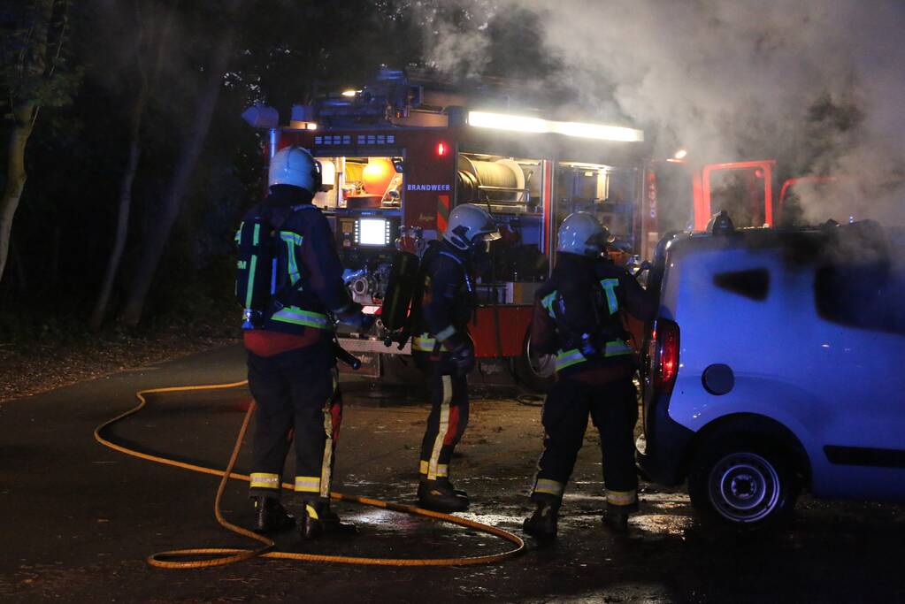 Voertuig verwoest door brandstichting