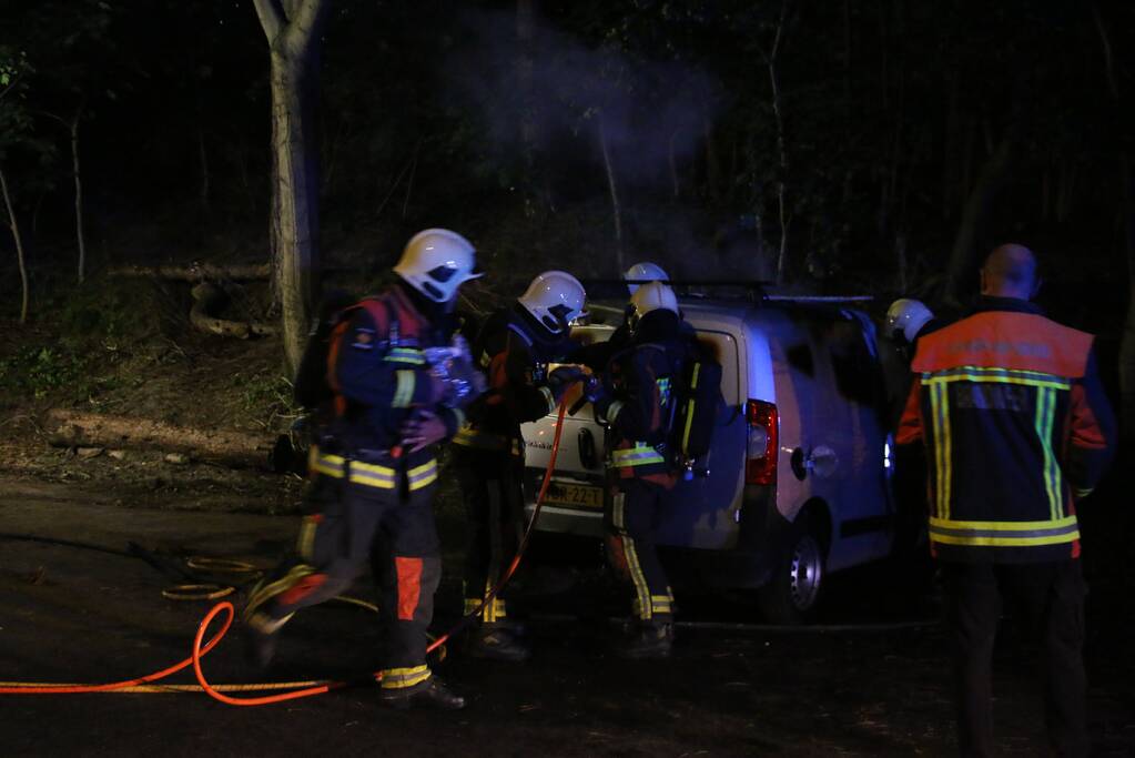 Voertuig verwoest door brandstichting