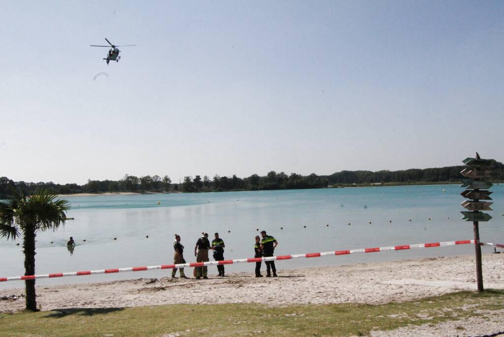 Grote zoekactie naar persoon in water Dagstrand Het Blauwe Meertje
