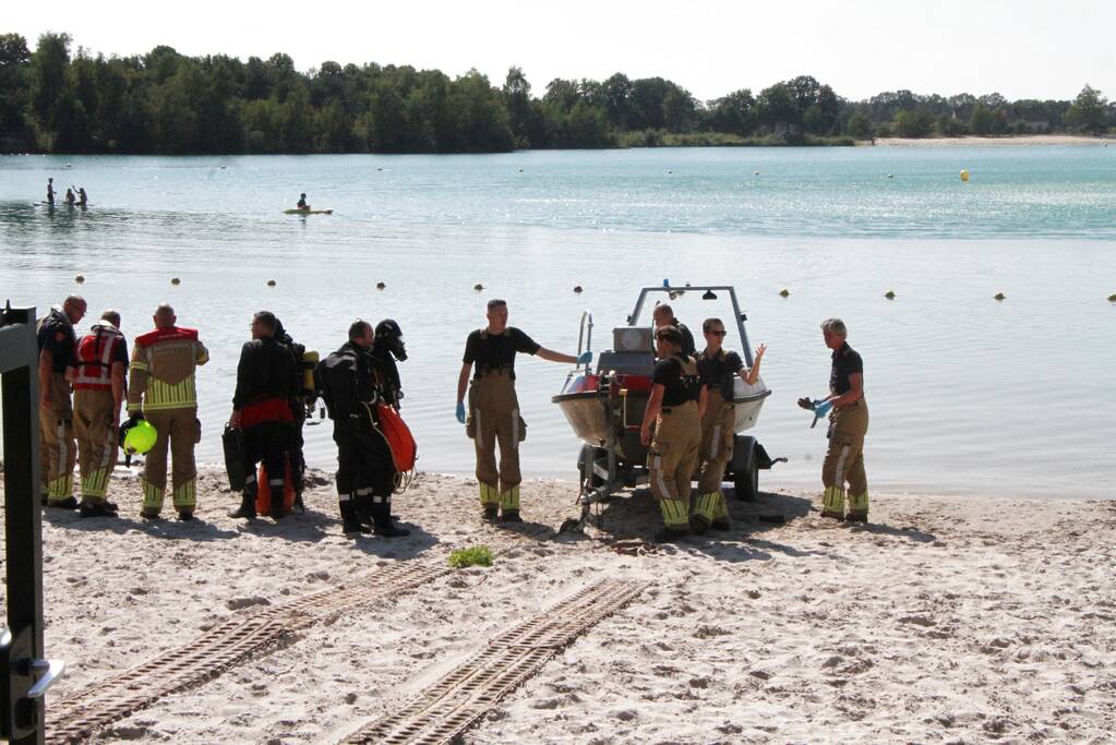Grote zoekactie naar persoon in water Dagstrand Het Blauwe Meertje