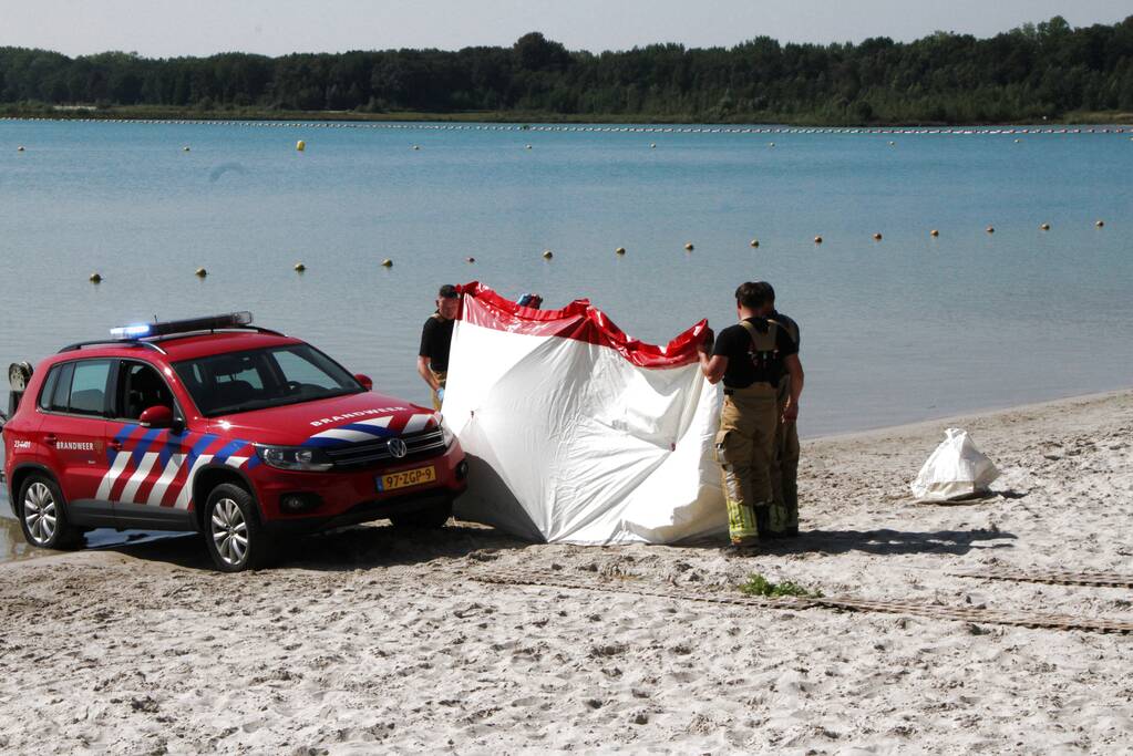 Grote zoekactie naar persoon in water Dagstrand Het Blauwe Meertje