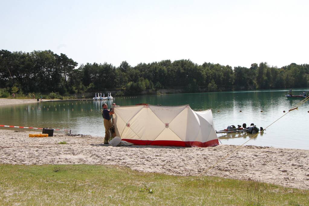 Grote zoekactie naar persoon in water Dagstrand Het Blauwe Meertje
