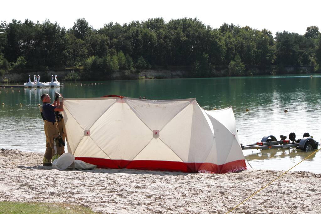 Grote zoekactie naar persoon in water Dagstrand Het Blauwe Meertje