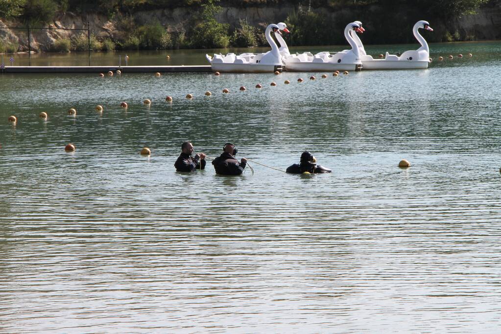 Grote zoekactie naar persoon in water Dagstrand Het Blauwe Meertje