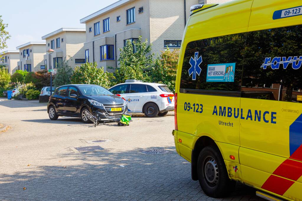 Fietsster gewond bij aanrijding met auto
