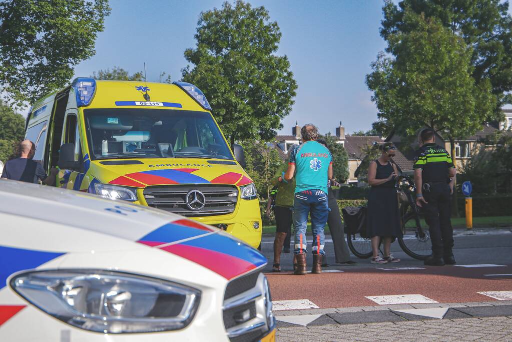 Fietsster gewond bij botsing met auto