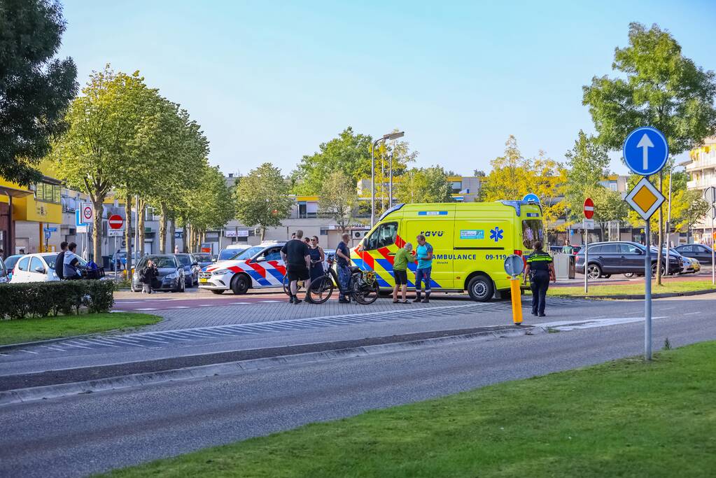 Fietsster gewond bij botsing met auto
