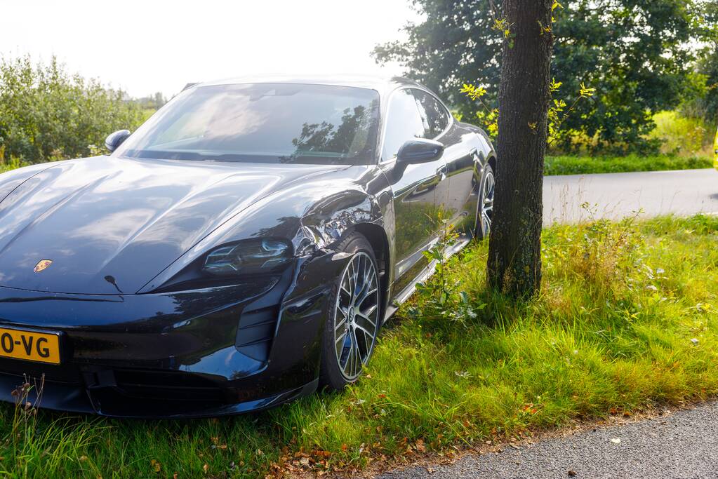 Schade aan gloednieuwe huurauto van Porsche Centrum