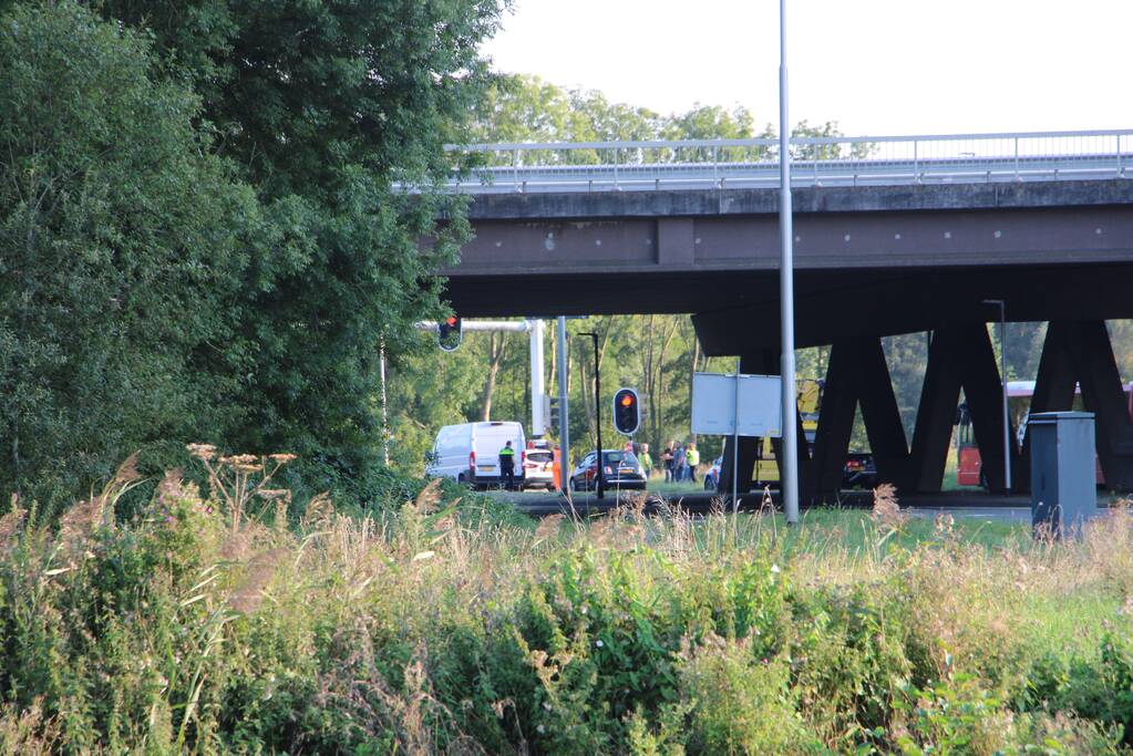 Meerdere voertuigen betrokken bij kop-staart botsing