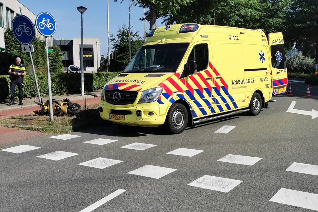 Scooterrijder ten val op fietspad
