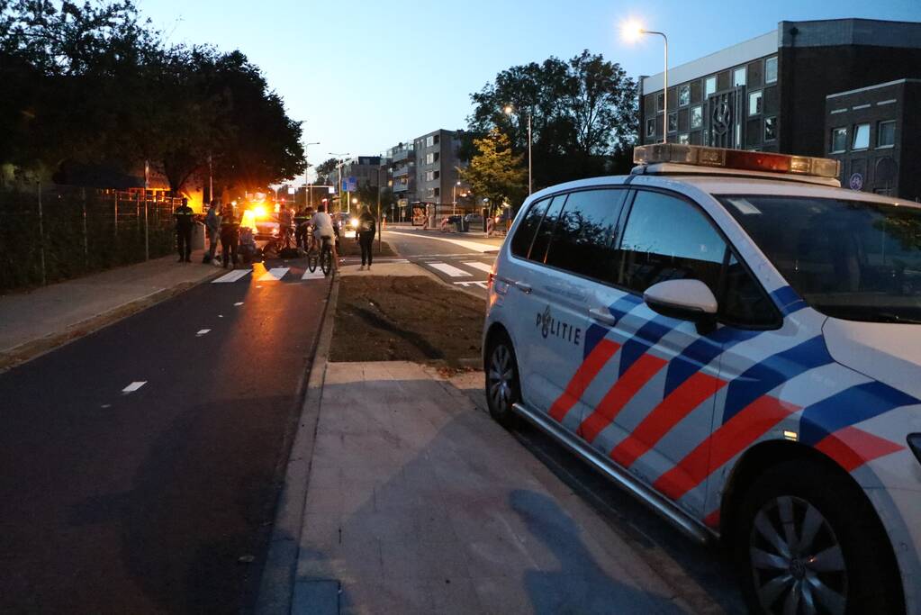 Vrouw gewond bij scooterongeval